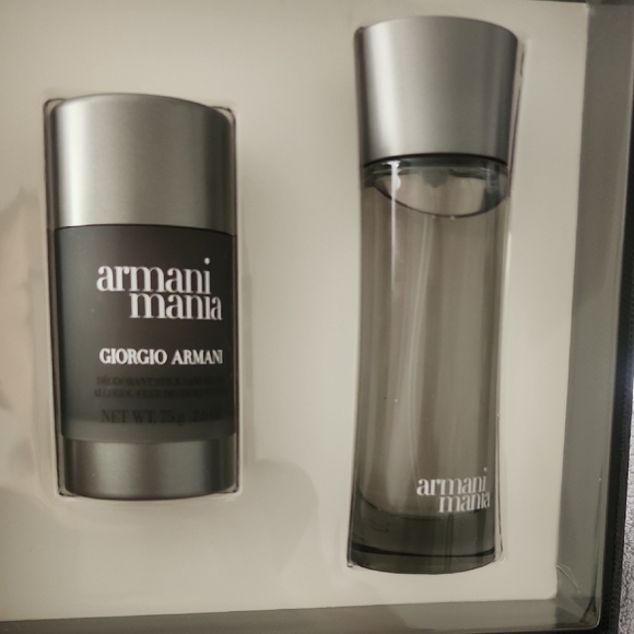 Giorgio Armani Mania Grooming Set - Black and White - Picture 1 of 6